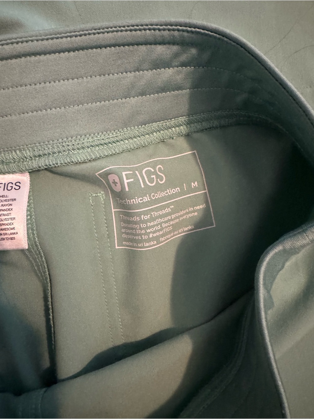 Figs scrubs - Picture 2 of 3